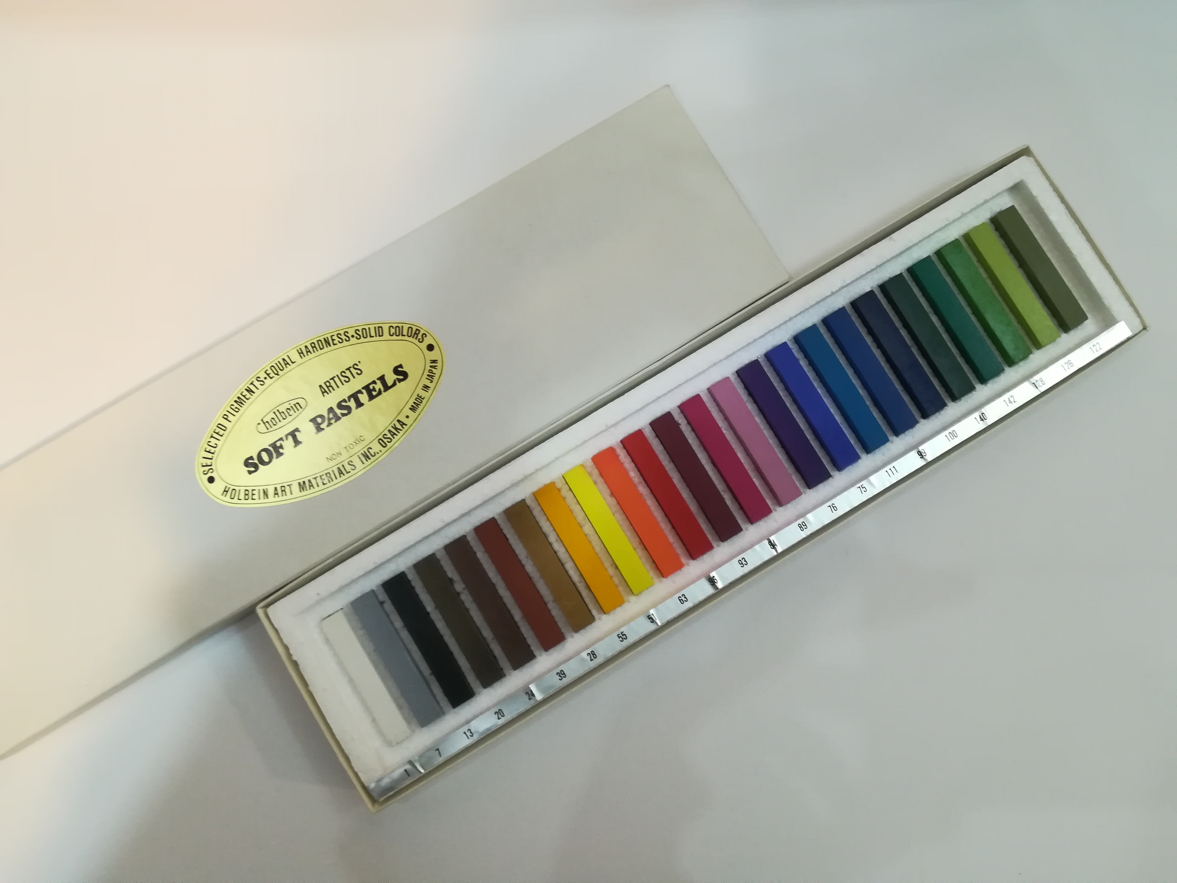 پاستل گچی 24 رنگ holbein ژاپن ارتیست اصل