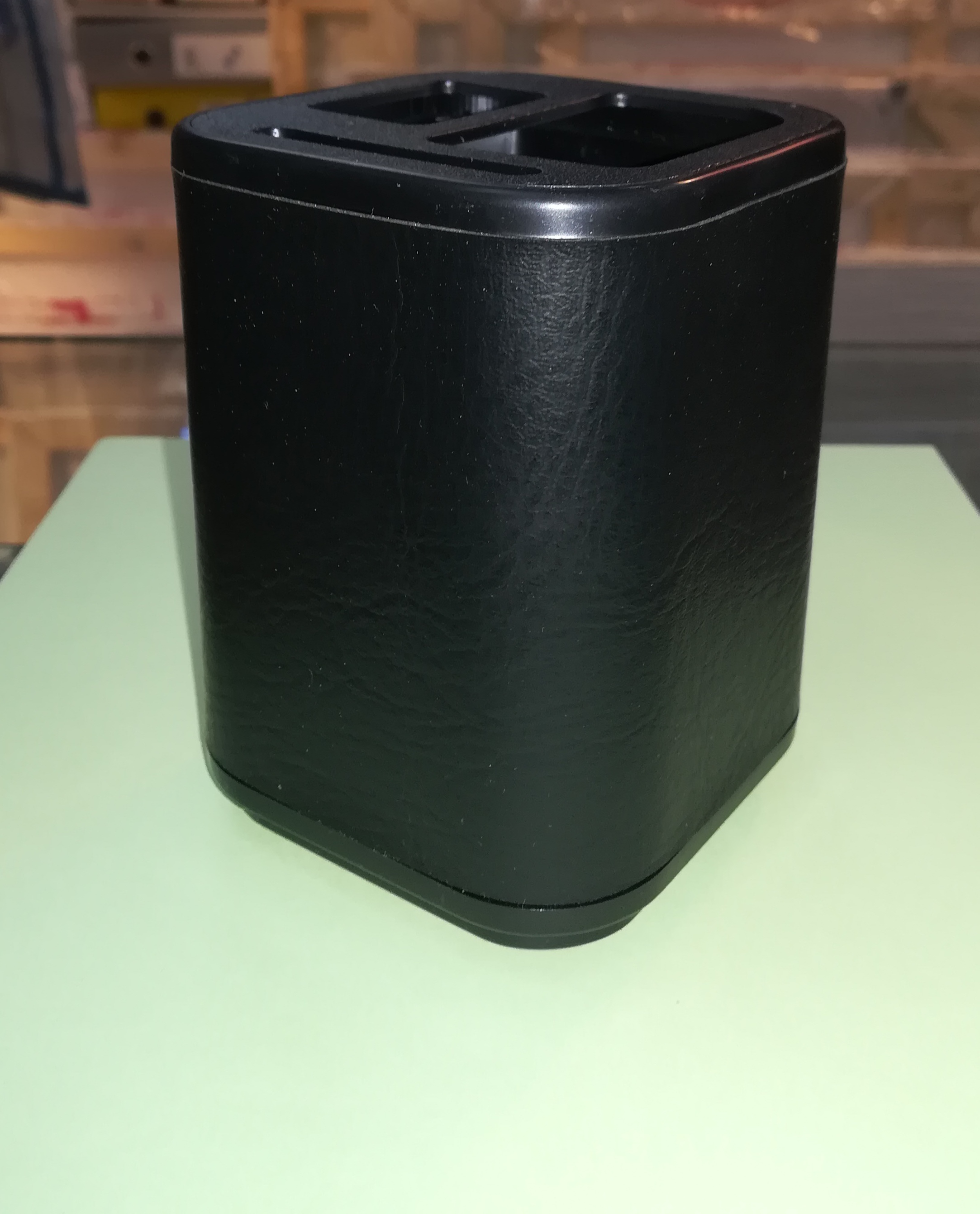 لیوان رومیزی چرمی